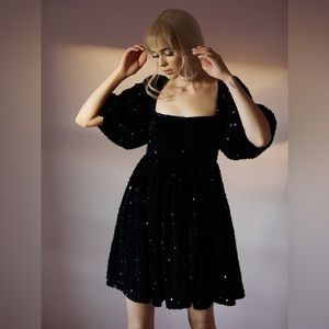 Selkie Black Sequin Puff